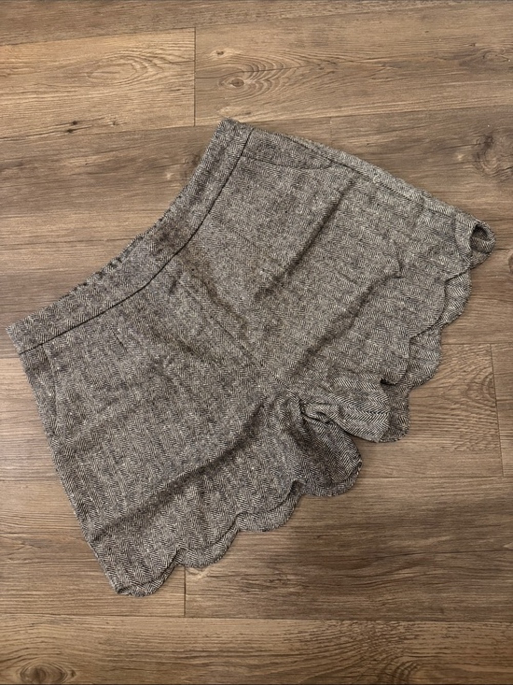 🆕 eesome Herringbone Elastic and High Waist Shorts w Scallop Hem. L. NWT!🔥
